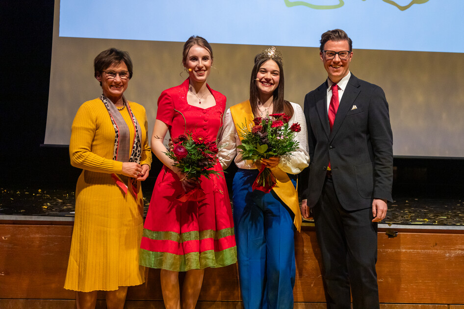 Staatssekretärin Sabine Kurtz, Tamara Sauter, Magdalena Ziegler und Oberbürgermeister der Stadt Oberkirch Gregor Bühler